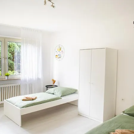 Appartement Modernes Business Mit 4 Einzelbetten *