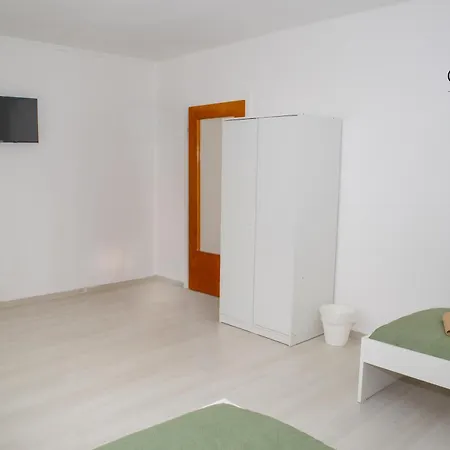 Modernes Business Mit 4 Einzelbetten Oberhausen (North Rhine-Westphalia)